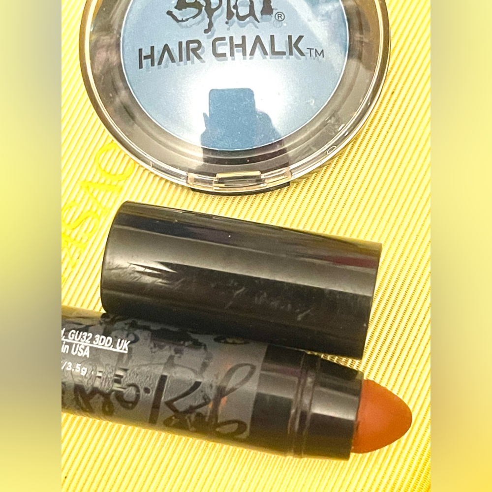 Bumble & Bumble hair dye stick Red; & Splat hair chalk: blue. New Lot of 2